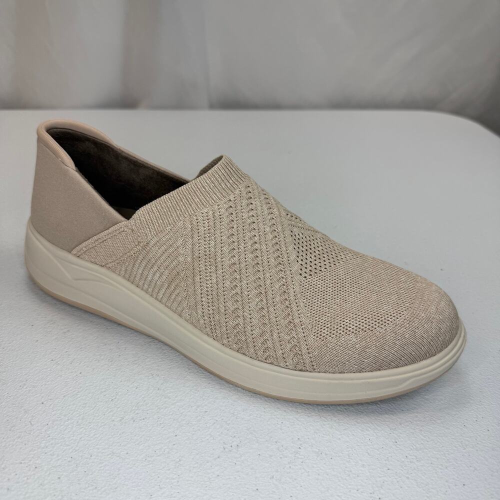 Bzees Triumph Women's Size 10M Beige Slip On Casual Comfort Shoes